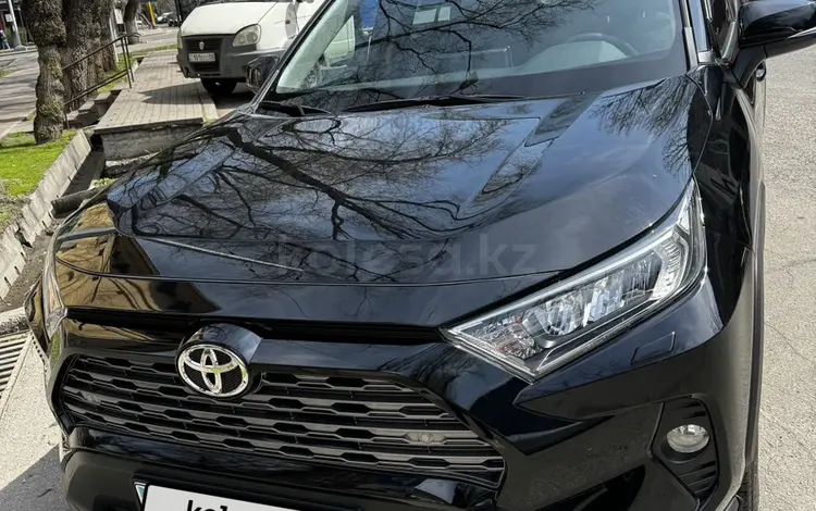Toyota RAV4 2021 года за 16 900 000 тг. в Алматы