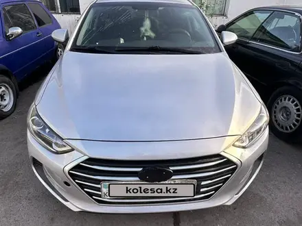 Hyundai Elantra 2018 года за 6 000 000 тг. в Астана