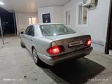 Mercedes-Benz E 320 1995 года за 2 700 000 тг. в Тараз – фото 2