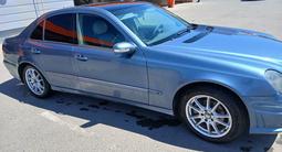 Mercedes-Benz E 240 2004 года за 2 200 000 тг. в Атырау – фото 2