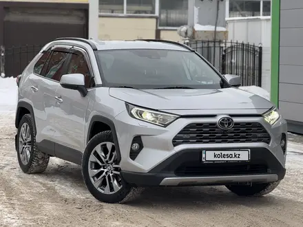 Toyota RAV4 2020 года за 15 900 000 тг. в Актобе