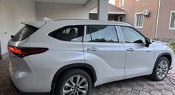 Toyota Highlander 2024 года за 27 700 000 тг. в Алматы – фото 3