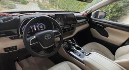 Toyota Highlander 2024 года за 27 700 000 тг. в Алматы – фото 4