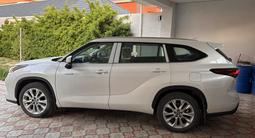 Toyota Highlander 2024 года за 27 700 000 тг. в Алматы – фото 2