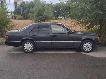 Mercedes-Benz E 200 1990 года за 900 000 тг. в Талдыкорган – фото 4