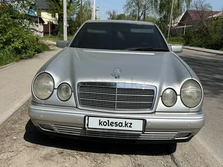 Mercedes-Benz E 240 1998 года за 3 500 000 тг. в Алматы – фото 2