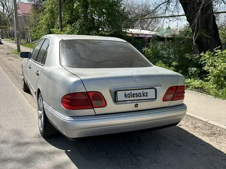 Mercedes-Benz E 240 1998 года за 3 500 000 тг. в Алматы – фото 3