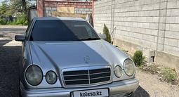 Mercedes-Benz E 240 1998 года за 3 500 000 тг. в Алматы