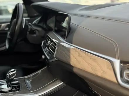 BMW X5 2019 года за 39 500 000 тг. в Алматы – фото 27