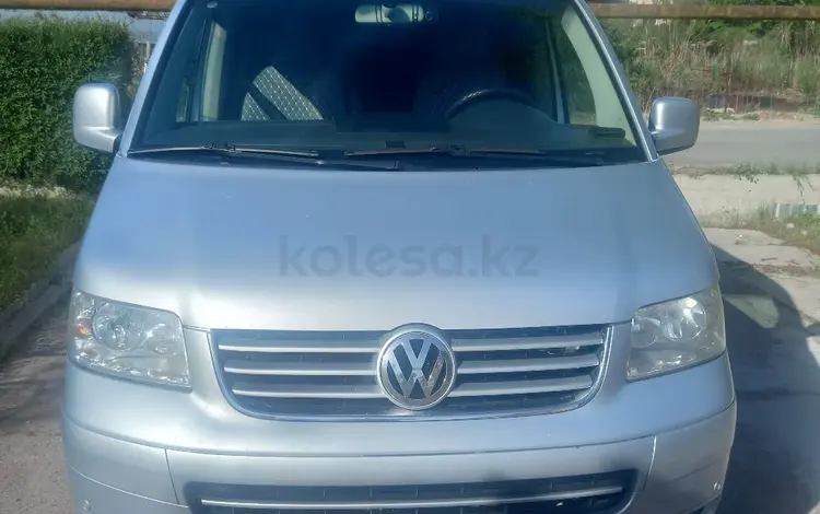 Volkswagen Multivan 2005 годаүшін10 500 000 тг. в Тараз