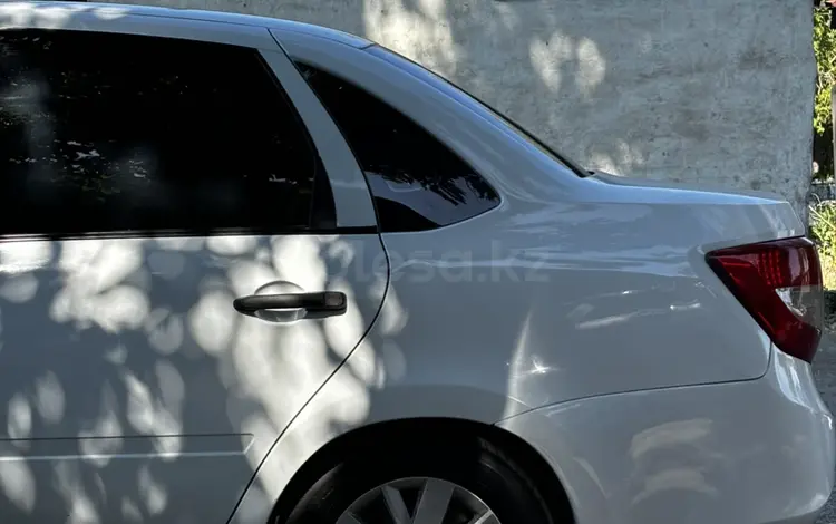 ВАЗ (Lada) Granta 2190 2013 годаүшін2 300 000 тг. в Семей