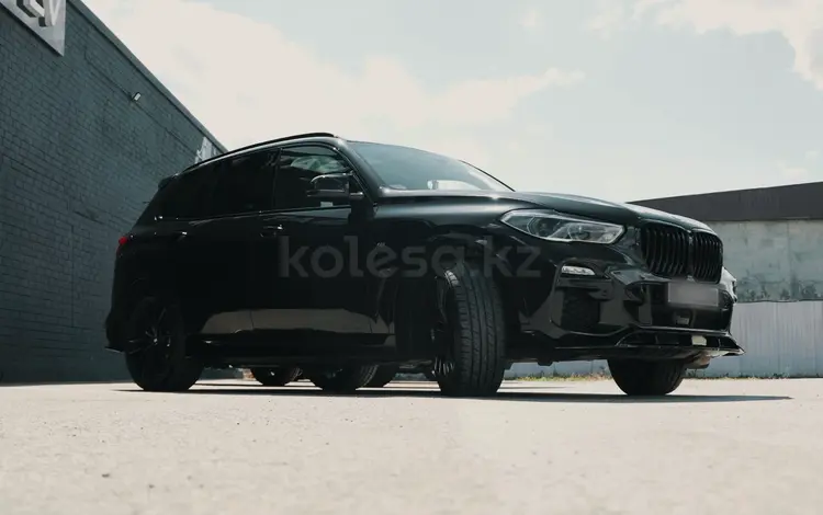 BMW X5 2021 года за 39 700 000 тг. в Костанай