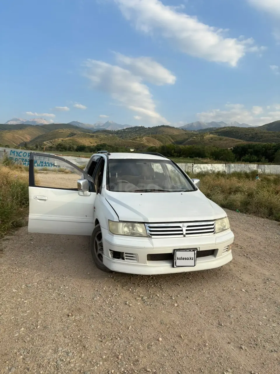 Mitsubishi Chariot, 1998