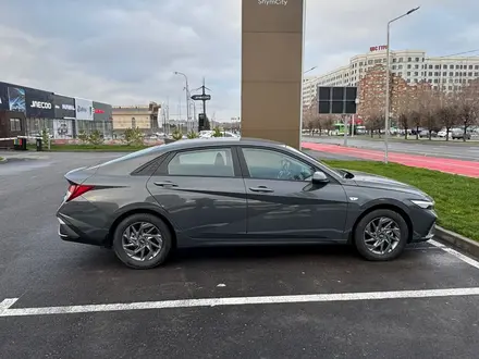 Hyundai Elantra 2023 года за 8 900 000 тг. в Шымкент – фото 3