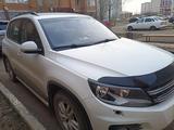 Volkswagen Tiguan 2015 года за 7 300 000 тг. в Уральск – фото 4