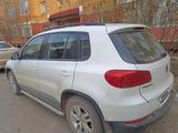 Volkswagen Tiguan 2015 года за 7 300 000 тг. в Уральск – фото 2