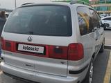 Volkswagen Sharan 2003 года за 3 600 000 тг. в Актобе – фото 4