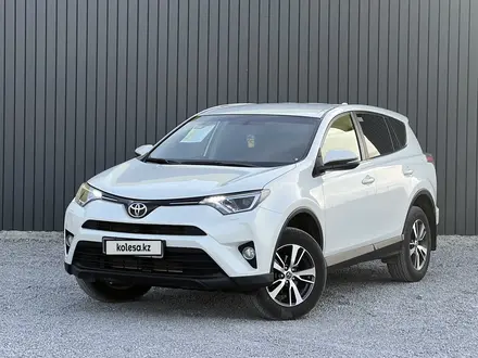 Toyota RAV4 2016 года за 11 800 000 тг. в Актобе