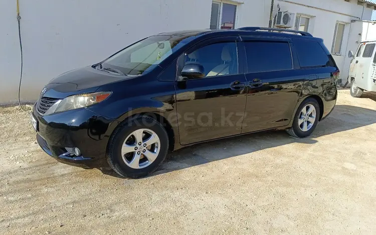 Toyota Sienna 2013 годаfor12 000 000 тг. в Актау