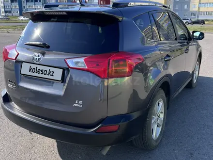 Toyota RAV4 2015 года за 8 500 000 тг. в Актобе – фото 2