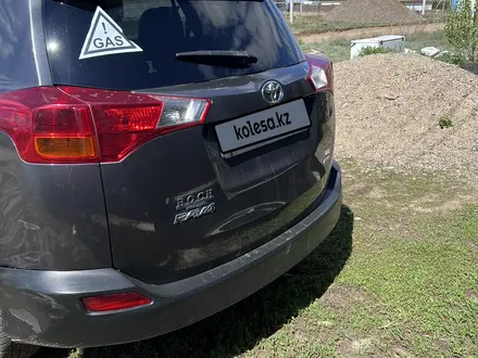 Toyota RAV4 2015 года за 8 500 000 тг. в Актобе – фото 4