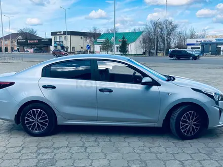 Kia Rio 2021 года за 7 777 521 тг. в Уральск – фото 3