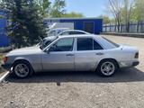 Mercedes-Benz E 230 1991 года за 1 300 000 тг. в Караганда – фото 2