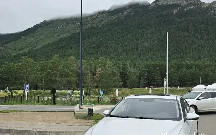 Hyundai Elantra• Белый• в Астана