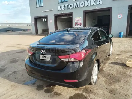 Hyundai Elantra 2015 года за 3 300 000 тг. в Уральск – фото 2