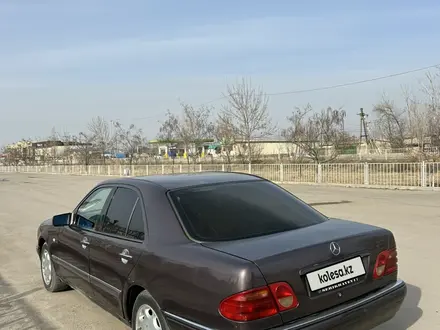 Mercedes-Benz E 300 1995 года за 2 000 000 тг. в Жетысай – фото 2