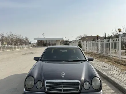 Mercedes-Benz E 300 1995 года за 2 000 000 тг. в Жетысай – фото 3