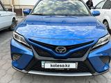 Toyota Camry 2018 года за 11 800 000 тг. в Туркестан – фото 2