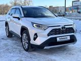 Toyota RAV4 2021 года за 17 600 000 тг. в Усть-Каменогорск