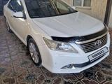 Toyota Camry 2014 года за 6 000 000 тг. в Туркестан – фото 2