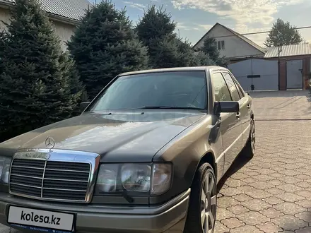 Mercedes-Benz E 280 1992 года за 2 750 000 тг. в Алматы