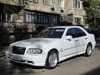 Mercedes-Benz C 320