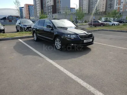 Skoda Superb 2013 года за 10 111 111 тг. в Астана – фото 2