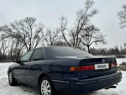 Toyota Camry 1997 года за 2 600 000 тг. в Алматы – фото 3