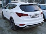 Hyundai Santa Fe 2016 года за 8 000 000 тг. в Актобе – фото 3