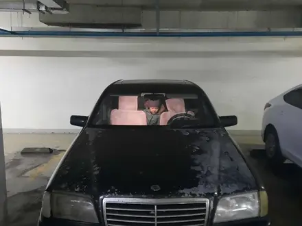 Mercedes-Benz C 180 1995 года за 1 350 000 тг. в Астана