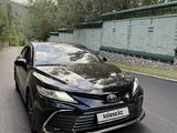 Toyota Camry 2021 года за 17 800 000 тг. в Алматы – фото 4