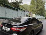 Toyota Camry 2021 года за 17 800 000 тг. в Алматы – фото 5
