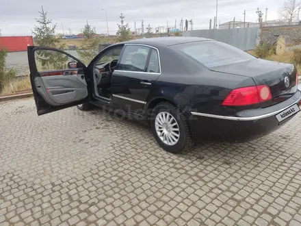 Volkswagen Phaeton 2002 года за 4 500 000 тг. в Актобе – фото 2