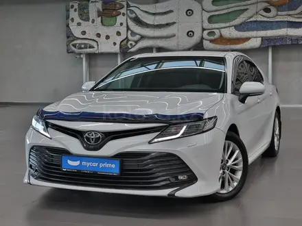 Toyota Camry 2018 года за 11 580 000 тг. в Алматы