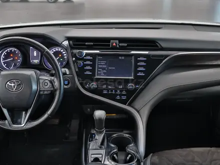 Toyota Camry 2018 года за 11 580 000 тг. в Алматы – фото 11