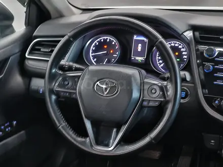 Toyota Camry 2018 года за 11 580 000 тг. в Алматы – фото 12