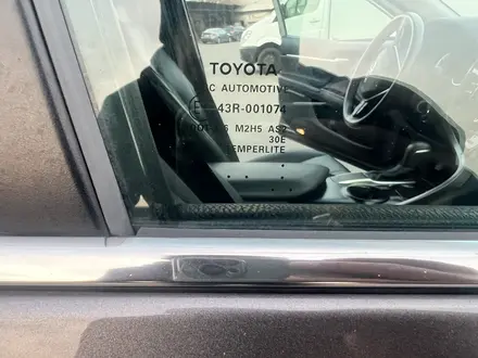 Toyota Camry 2018 года за 13 500 000 тг. в Алматы – фото 35