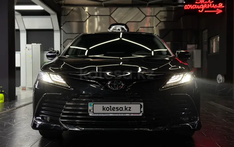 Toyota Camry 2023 года за 13 500 000 тг. в Алматы