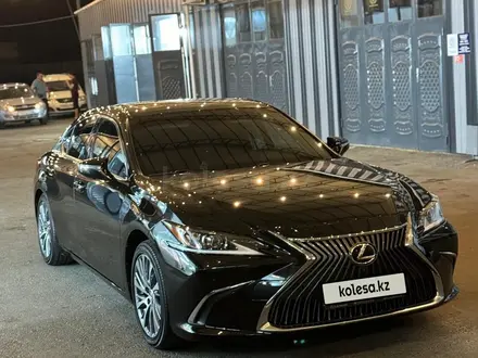 Lexus ES 250 2019 года за 21 500 000 тг. в Шымкент