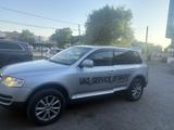 Volkswagen Touareg 2004 года за 4 600 000 тг. в Шымкент – фото 2